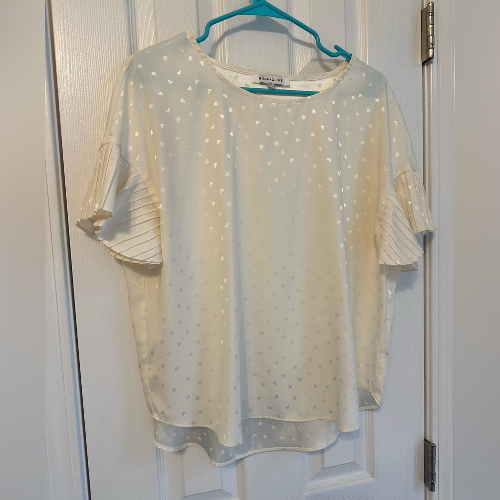 Rose + Olive Women's Billowy Crème Heart Blouse - Size Small